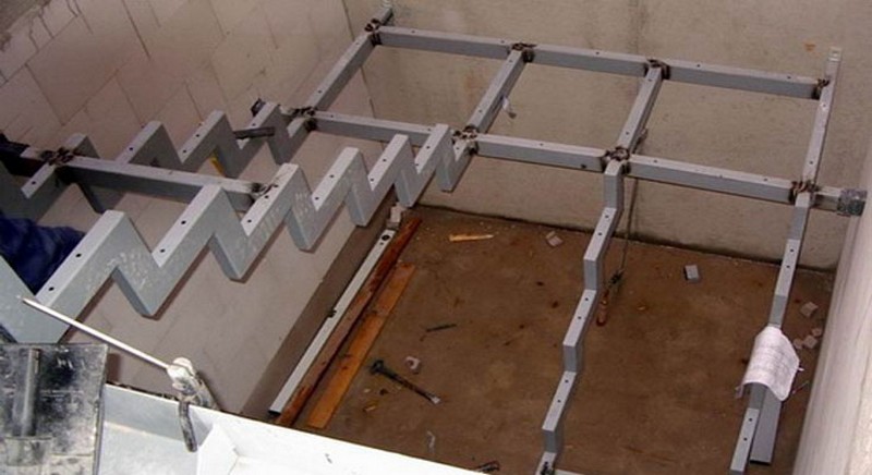 Как сделать металлическую лестницу на второй этаж дома пошаговая инструкция