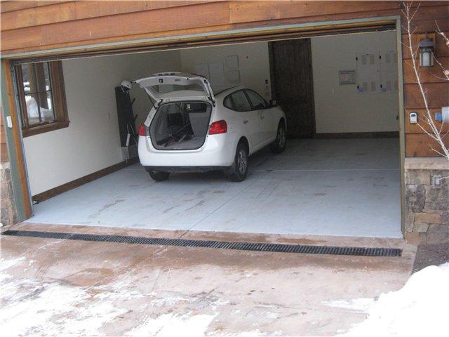 Деревянные полы в гараже – особенности монтажа