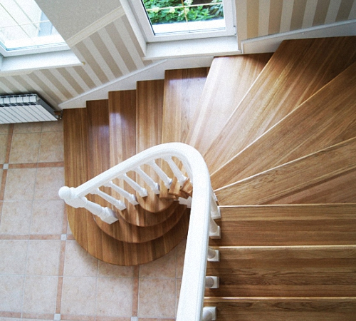 Деревянная лестница с забежными ступенями своими руками