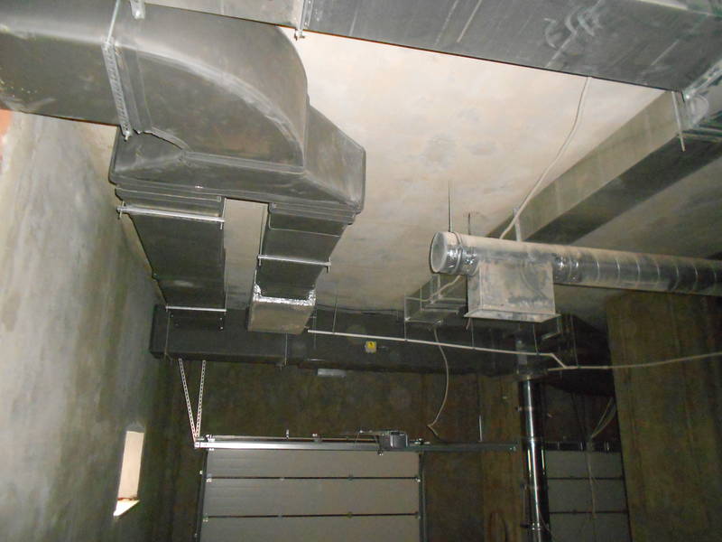 Как сделать вентиляцию в подвальном помещении загородного дома?