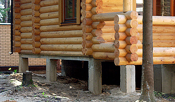 Столбчатый фундамент под деревянным домом