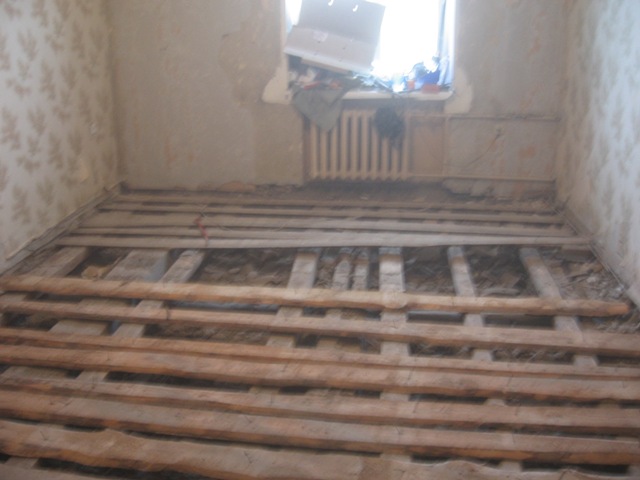 деревянный пол в квартире 
