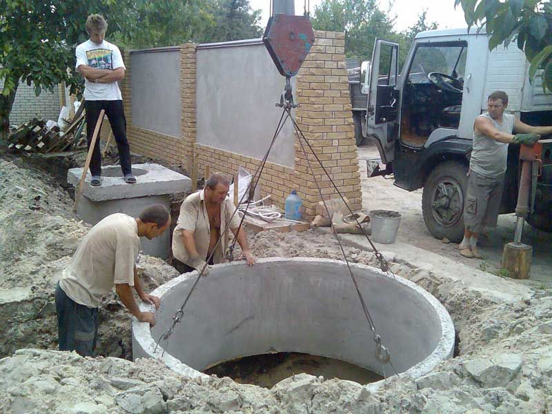 Монтаж колодца из бетонных колец