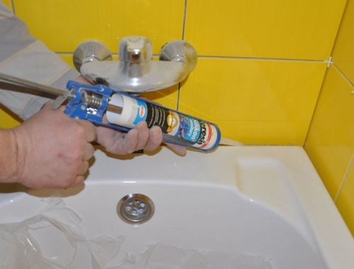 Затирка швов плитки в ванной: выбор материала и нанесение .