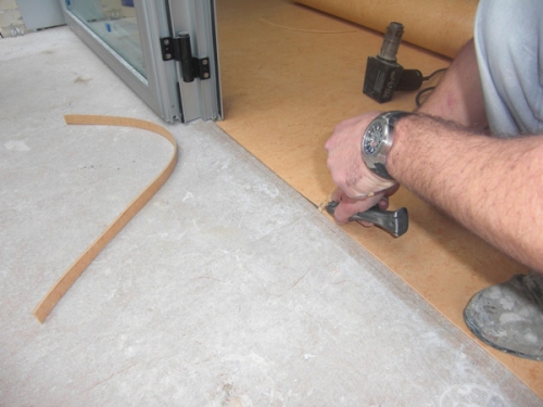 укладка подложки под линолеум на бетонный пол