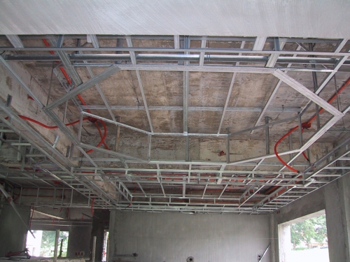 Installation du cadre du plafond suspendu
