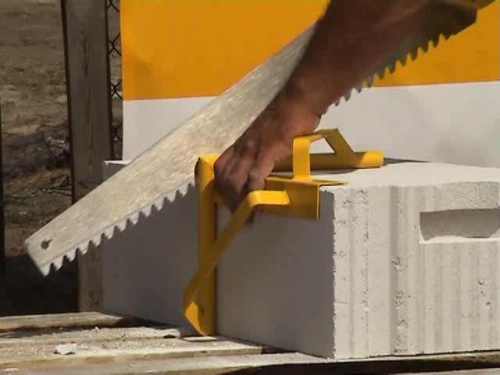 Rezanje gaziranog betonskog bloka