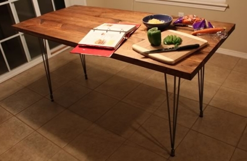 Обеденный кухонный стол на 4 ножках