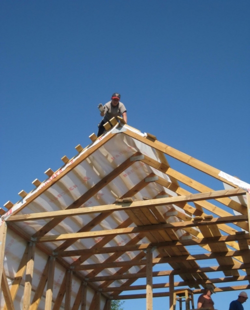 Installazione di una cassa per il tetto attico