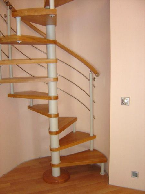 Винтовая лестница в частном доме