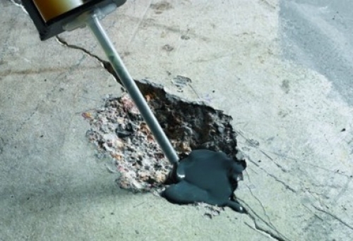 Герметизація тріщин у бетонній підлозі з ремонтним мінометом