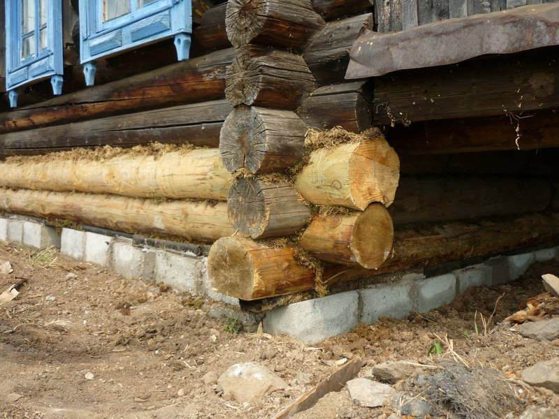Замена сгнивших венцов деревянного дома и бани. Низкие цены в Уфе