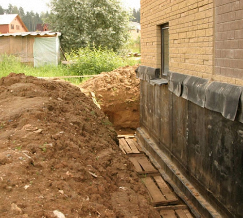 Ремонт фундамента кирпичного частного дома: способы устранения причин разрушений