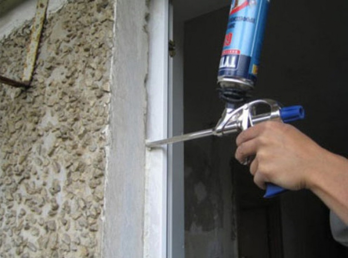 Заделка оконных щелей лучшие способы устранения и ремонта щелей в окнах | Название сайта