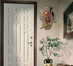 Покраска филенчатых дверей в домашних условиях . Три покраски - две двери .