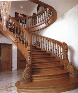Как правильно красить лестницу в доме?